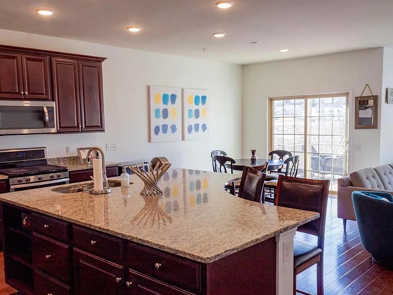 49 Locks Farm Ln — Photo 2