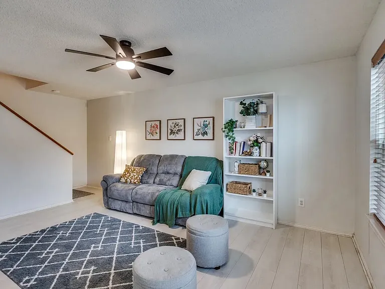 606 Bandera St — Photo 13