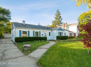 50 Walnut Ct, Mundelein, IL 60060