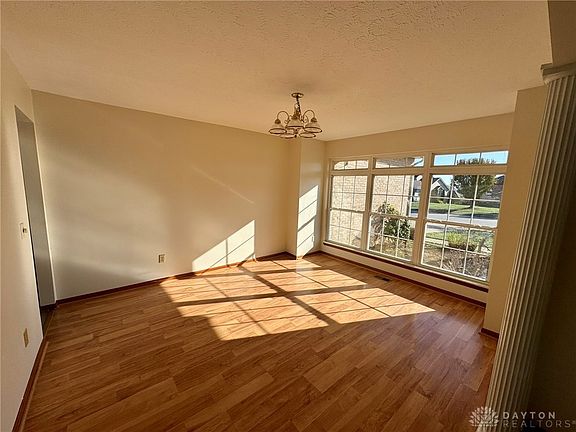 3rd image of 437 Sharon Ct