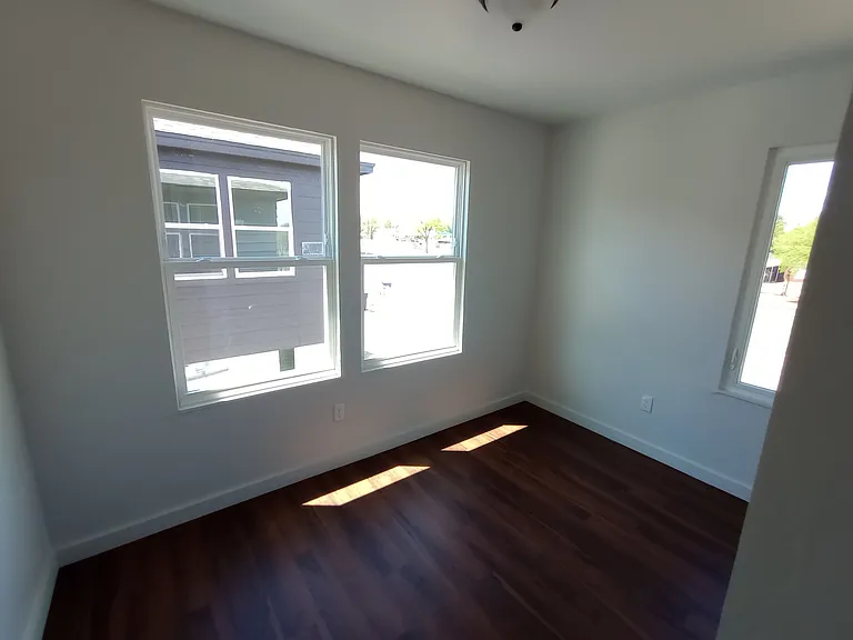 404 SW Grand Blvd #1 — Photo 11