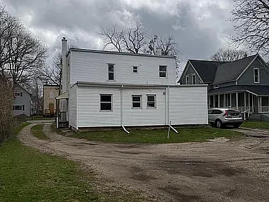 3 bed, 1200 sqft, $2,100 — Photo 4