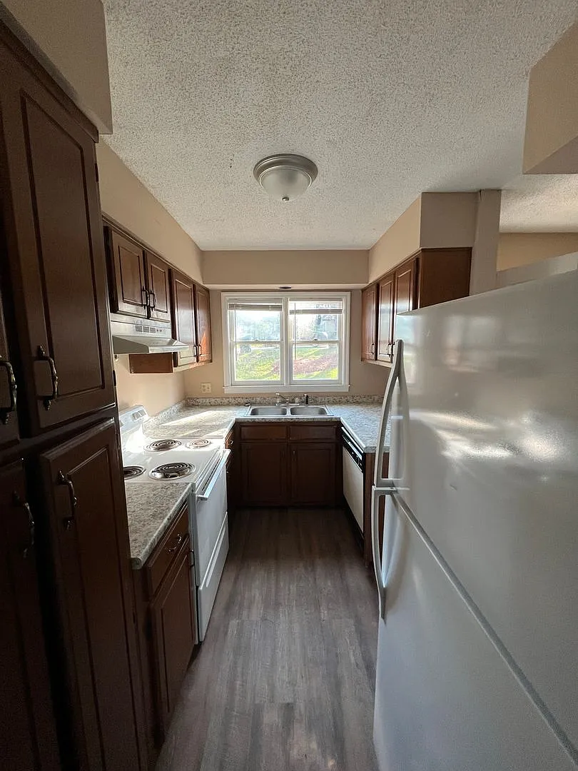 120 Lester Rd — Photo 2