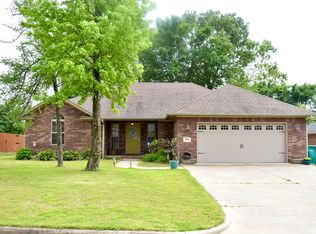 290 Sagewood Ln, Russellville, AR 72802