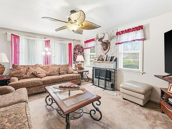 4th image of 1225 Sunbeam Ln