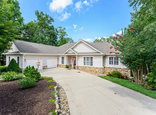 3500 Cummings Cove Pkwy, Hendersonville, NC 28739