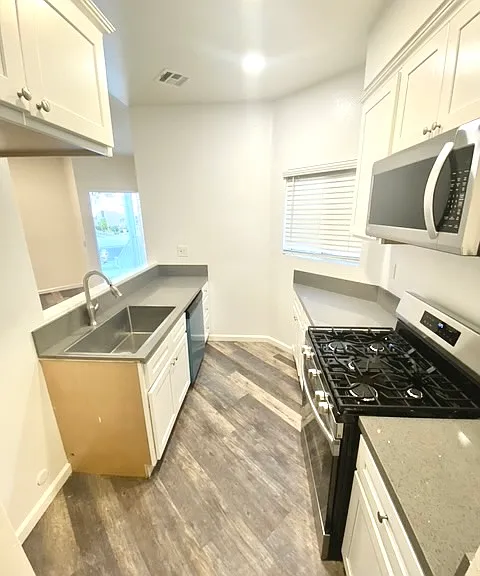 1127 Glenville Dr #2 — Photo 4