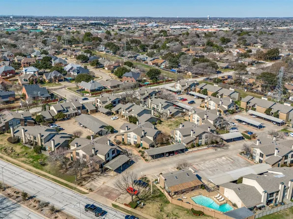 346 W Harwood Rd APT B, Hurst, TX 76054