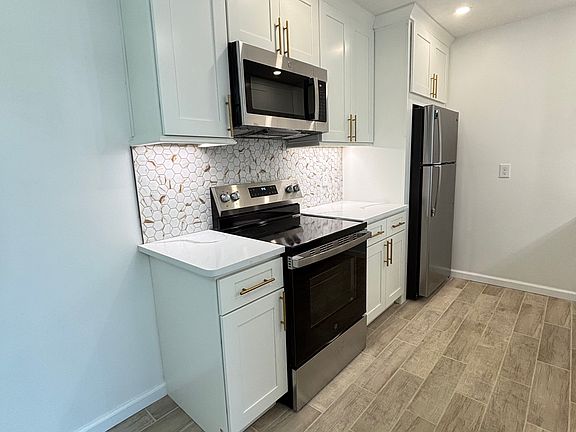 4th image of 285 E Park Dr APT 6