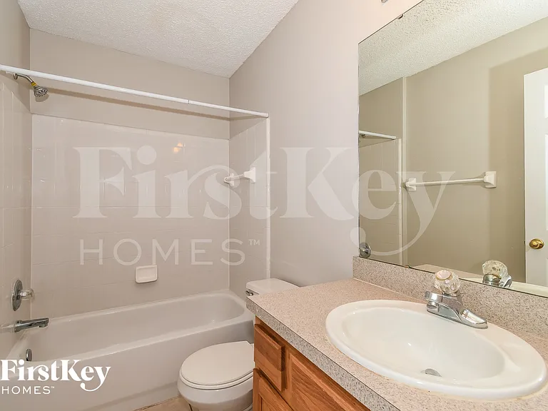 729 Mackenzie Cir — Photo 14