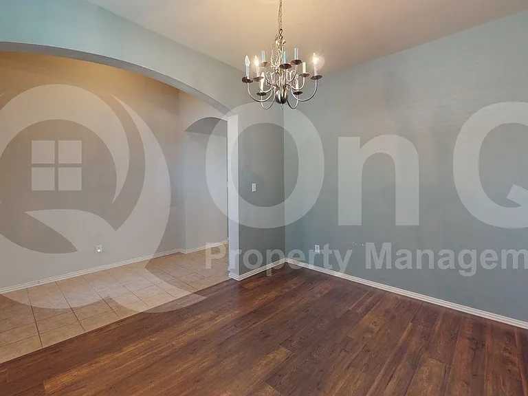 413 Driftwood Ct — Photo 9