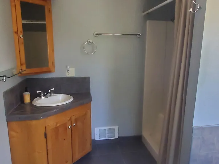 360 Challis Creek Rd — Photo 4