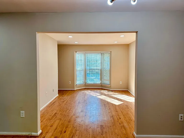4 Abbey Bridge Ct — Photo 8