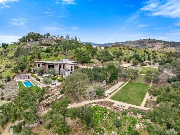 860 Meadowood Lane - 3bd/5ba, 4,723 sqft - in Saint Helena, CA