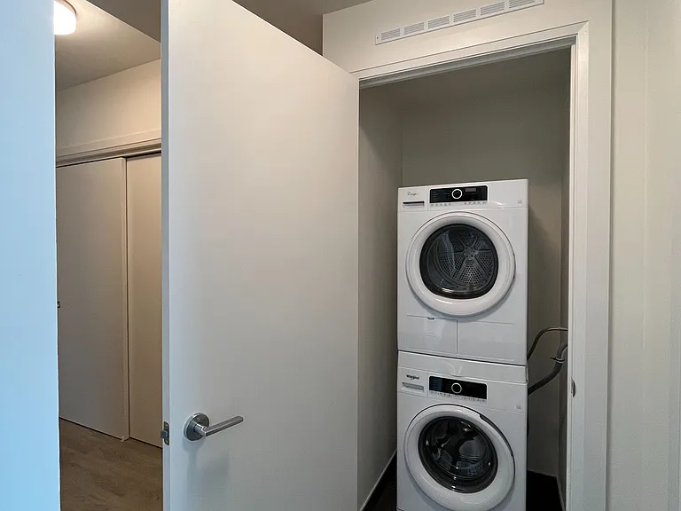 212 King William St #1023 — Photo 15