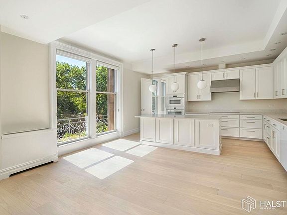 5th image of 100 W 80th St APT 4E
