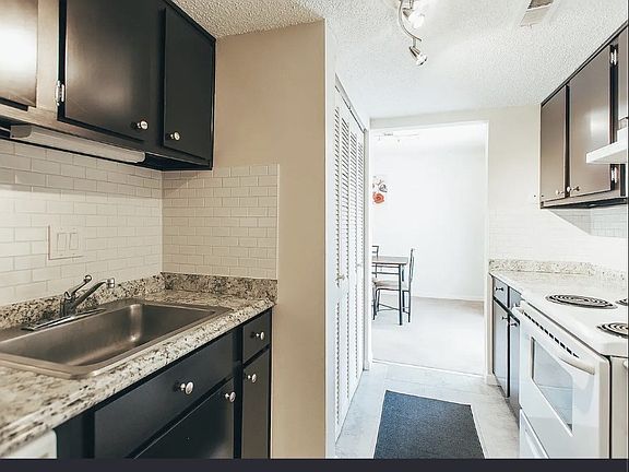 5th image of 701 Granville Rd