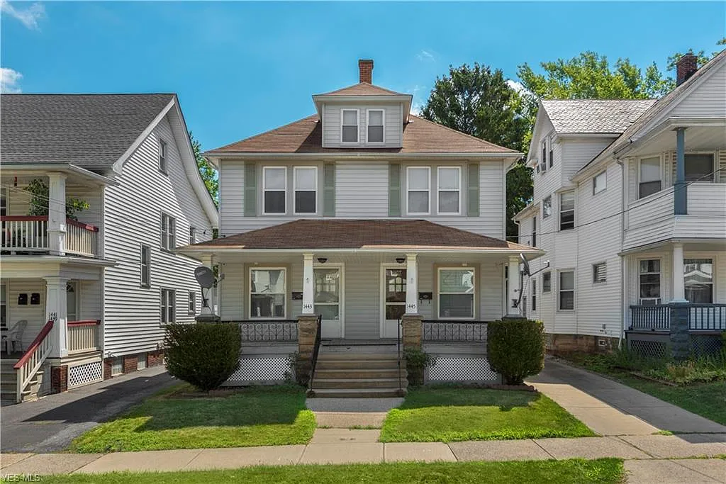 1443 Rosewood Ave photo 1