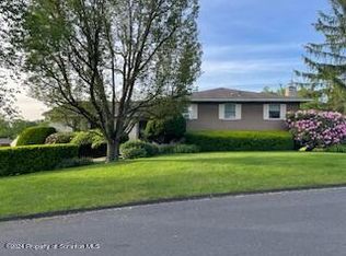 507 Fawnwood Dr, Clarks Summit, PA 18411