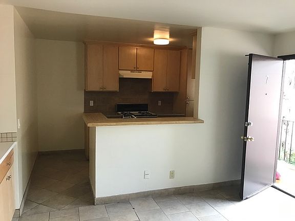 3rd image of 14215 Calvert St APT 7