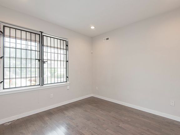 5th image of 1822 Harlan St #1