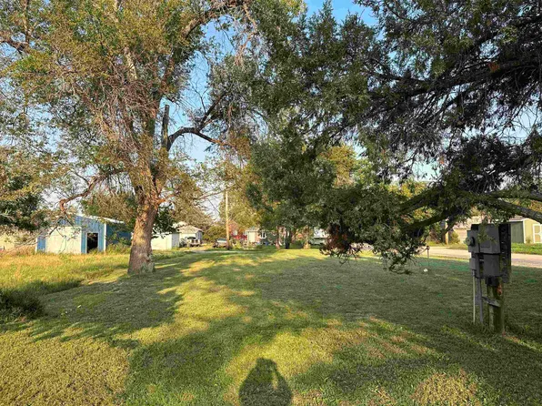 113 N 6th Ave, Edgemont, SD 57735