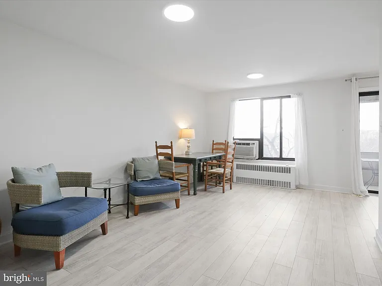 1581 N Colonial Ter #201X — Photo 9