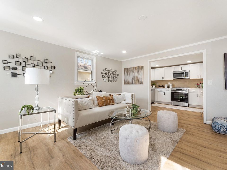 1st image of 18 Teaberry St