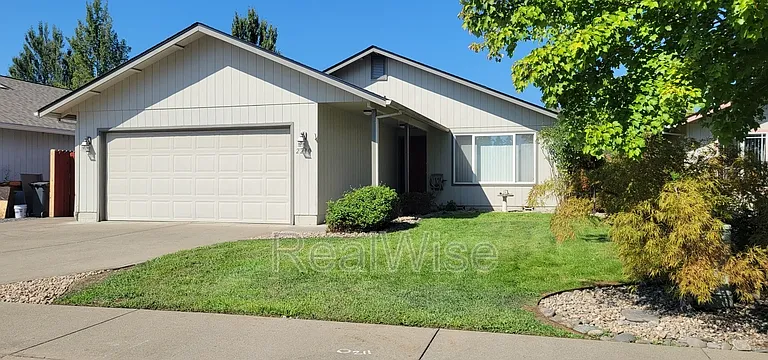 2210 SW Bridge St — Photo 1