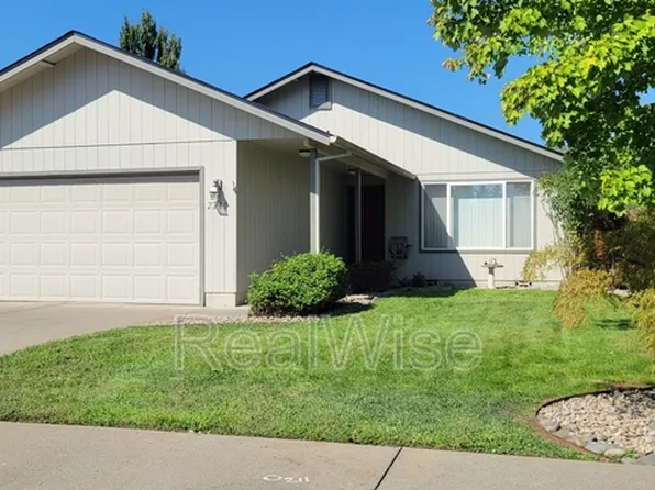 2210 SW Bridge St, Grants Pass, OR 97526