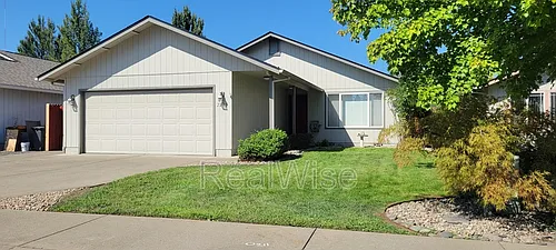 2210 SW Bridge St Photo 1