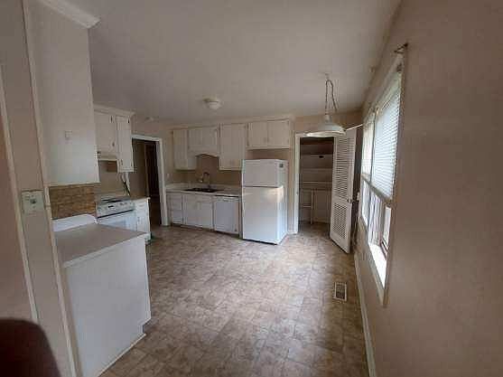 2nd image of 11424 Hillwood Dr SE