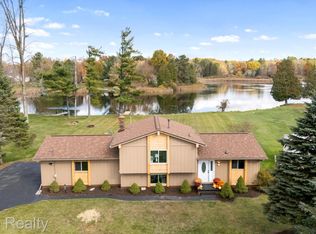 1365 Thistleridge Dr, Holly, MI 48442