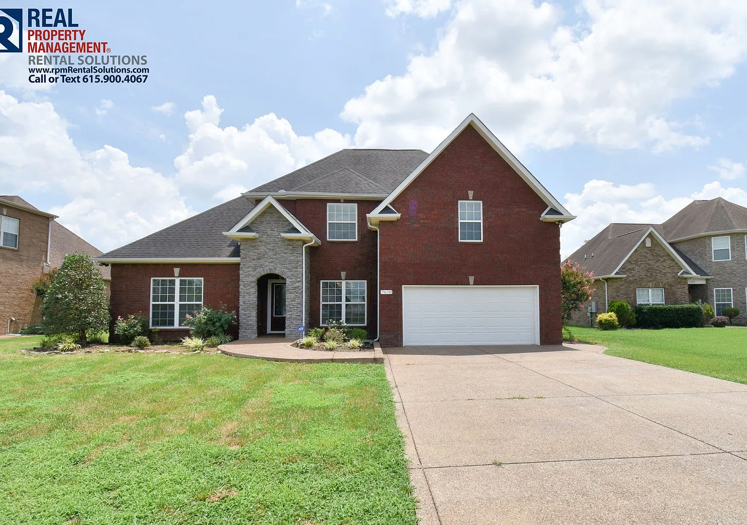 Gorgeous, all brick 4bd 3.5ba home in Smyrna! Attached garage and washer/dryer included! — Photo 1