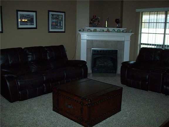 3rd image of 2119 Parkridge Dr