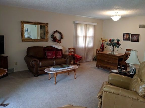 3rd image of 7 Leonard Ct
