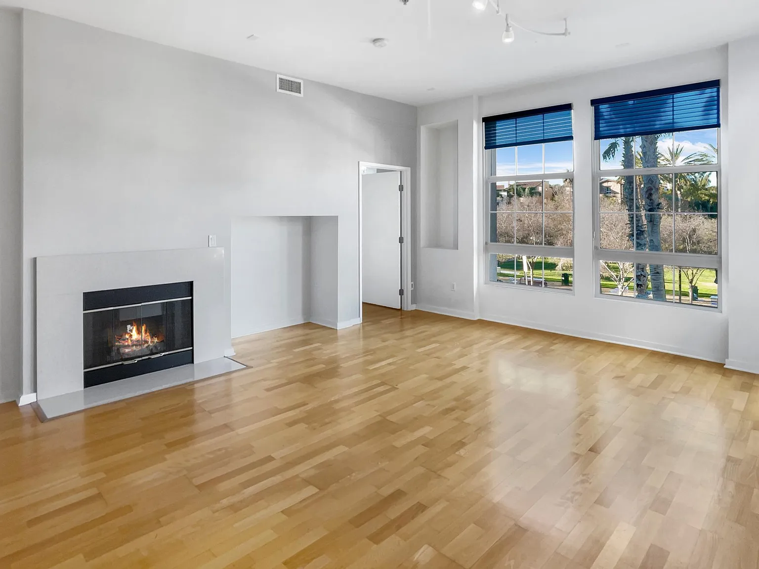 2 bed, 1300 sqft, $5,450 — Photo 1