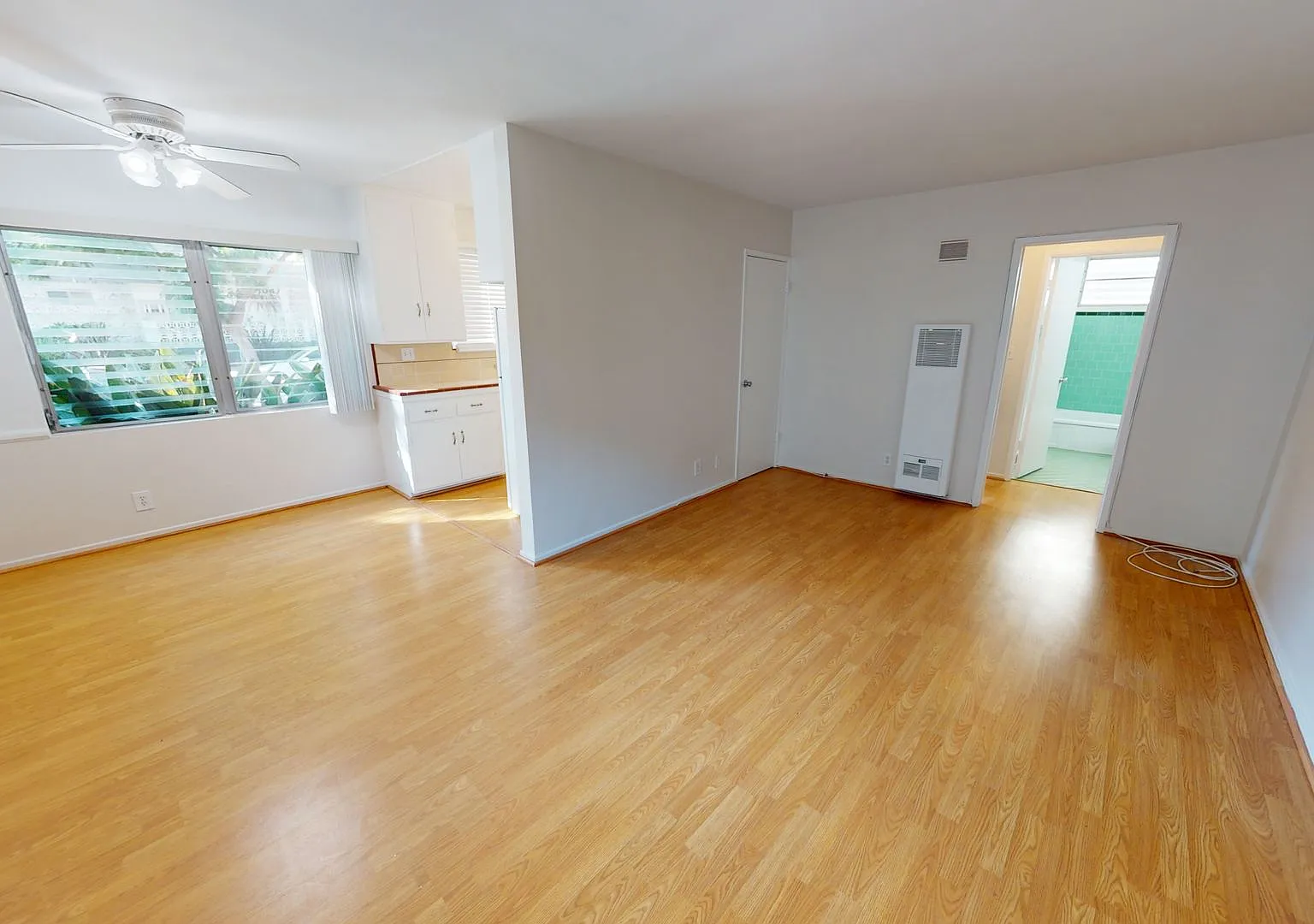 1042 Stanley — Photo 3