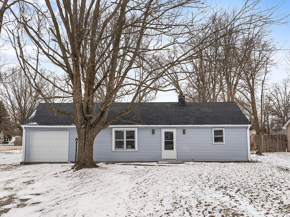 1st image of 902 Houston Dr