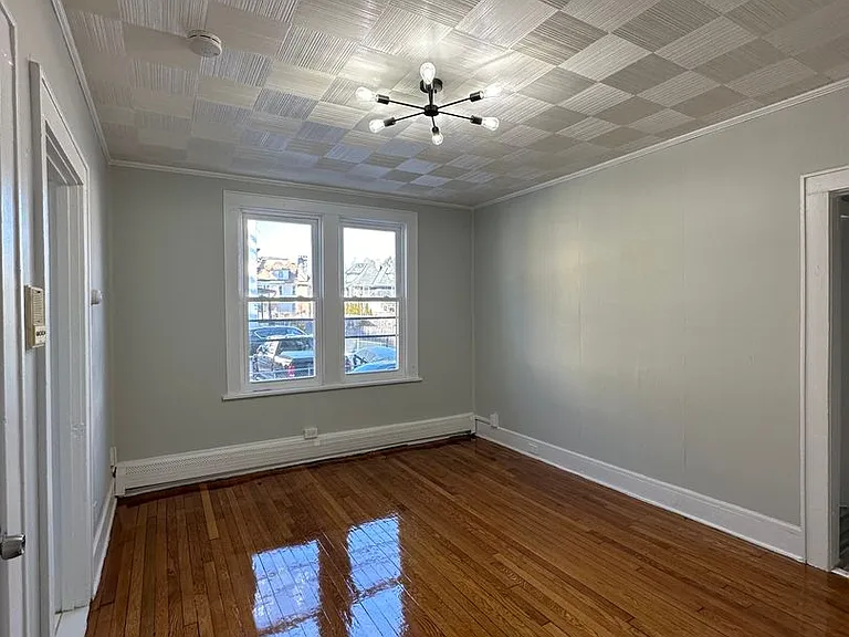 East 9th Apartments — Photo 1
