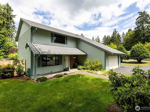 2nd image of 2222 NE Lexington Drive