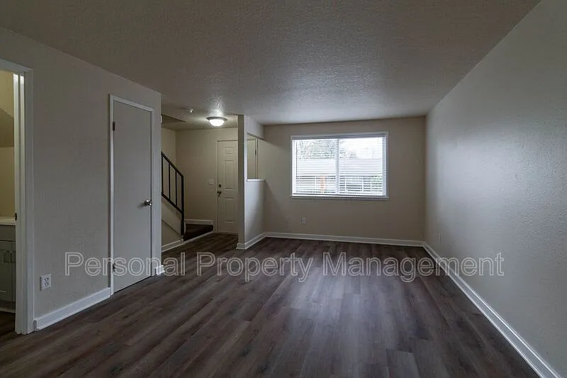 2 bed, 1.5 bath, 1008 sqft, $1,595 — Photo 2