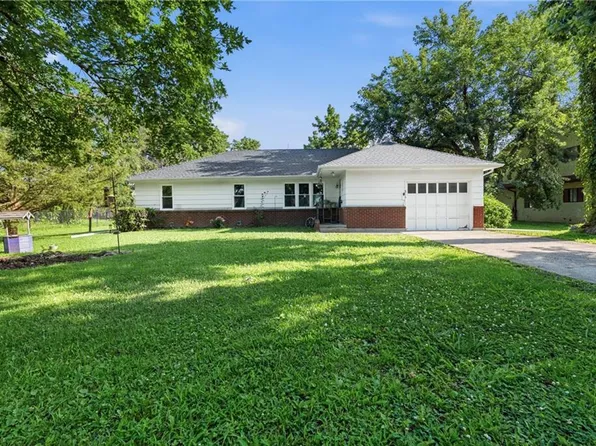 816 Vine St, Lacygne, KS 66040