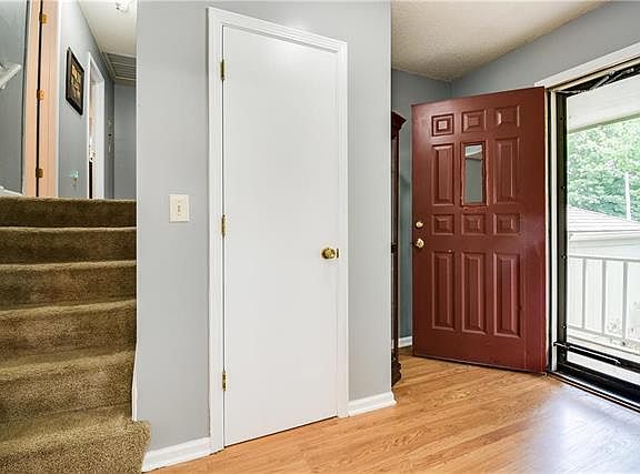 4th image of 432 NE Station Dr