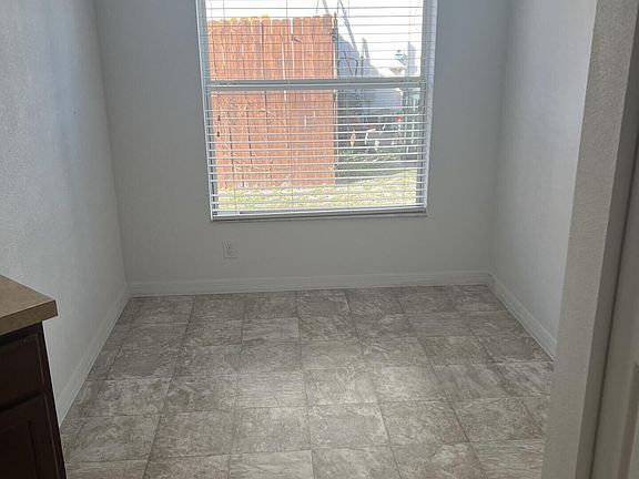 3rd image of 240 Fountain Lake Blvd