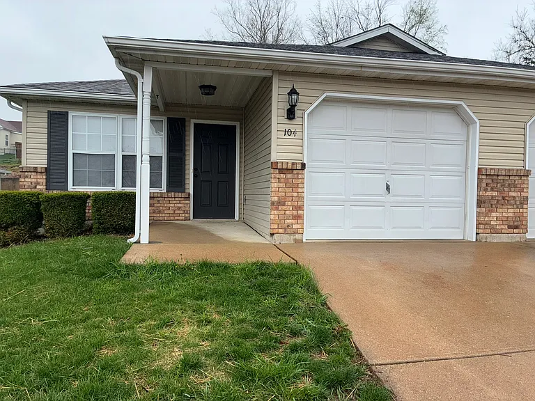 104 Brook Dr — Photo 2