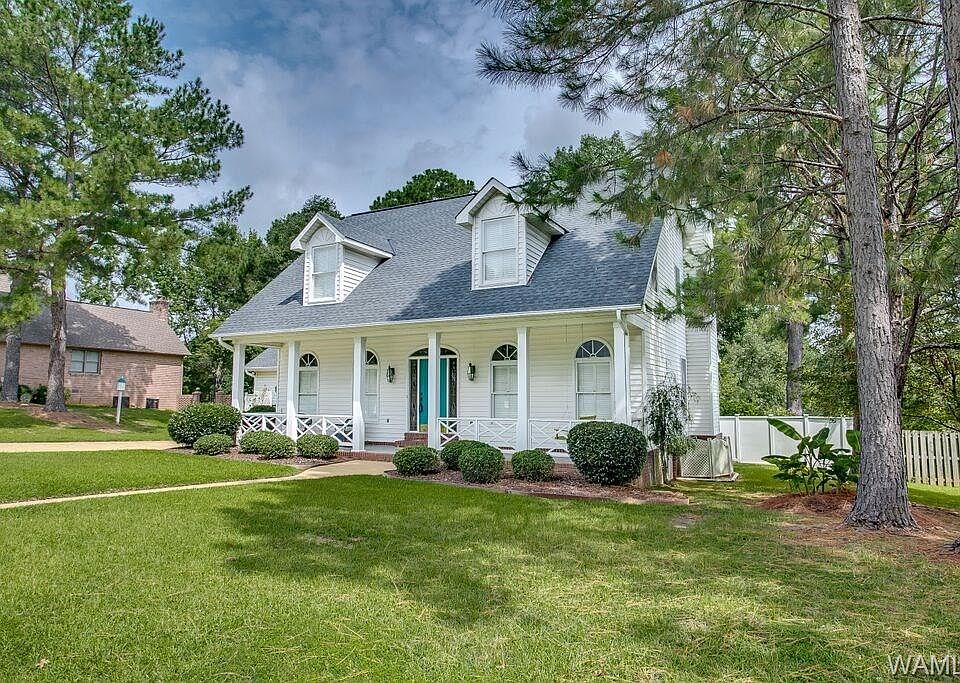 1st image of 736 Fair Oaks Ln