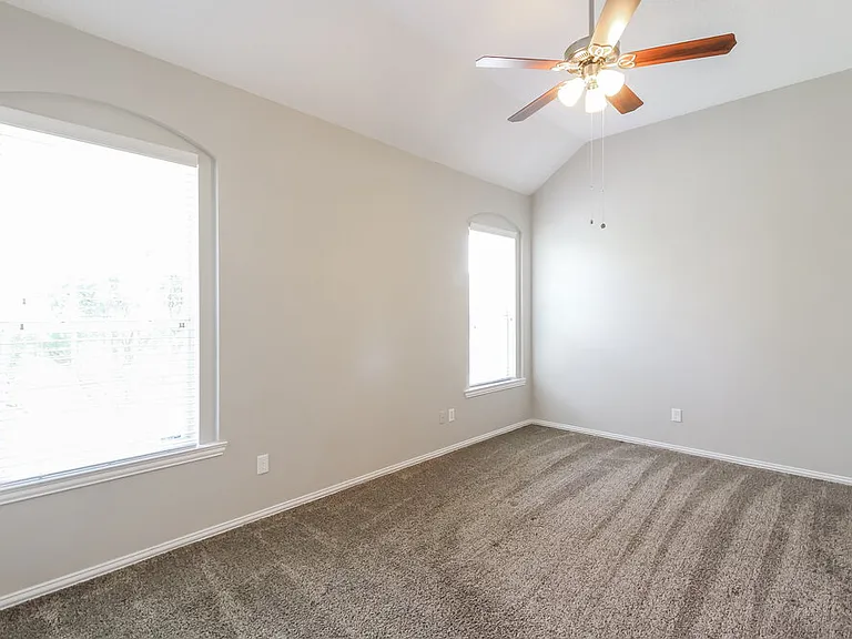 828 Pinnacle Cir — Photo 12