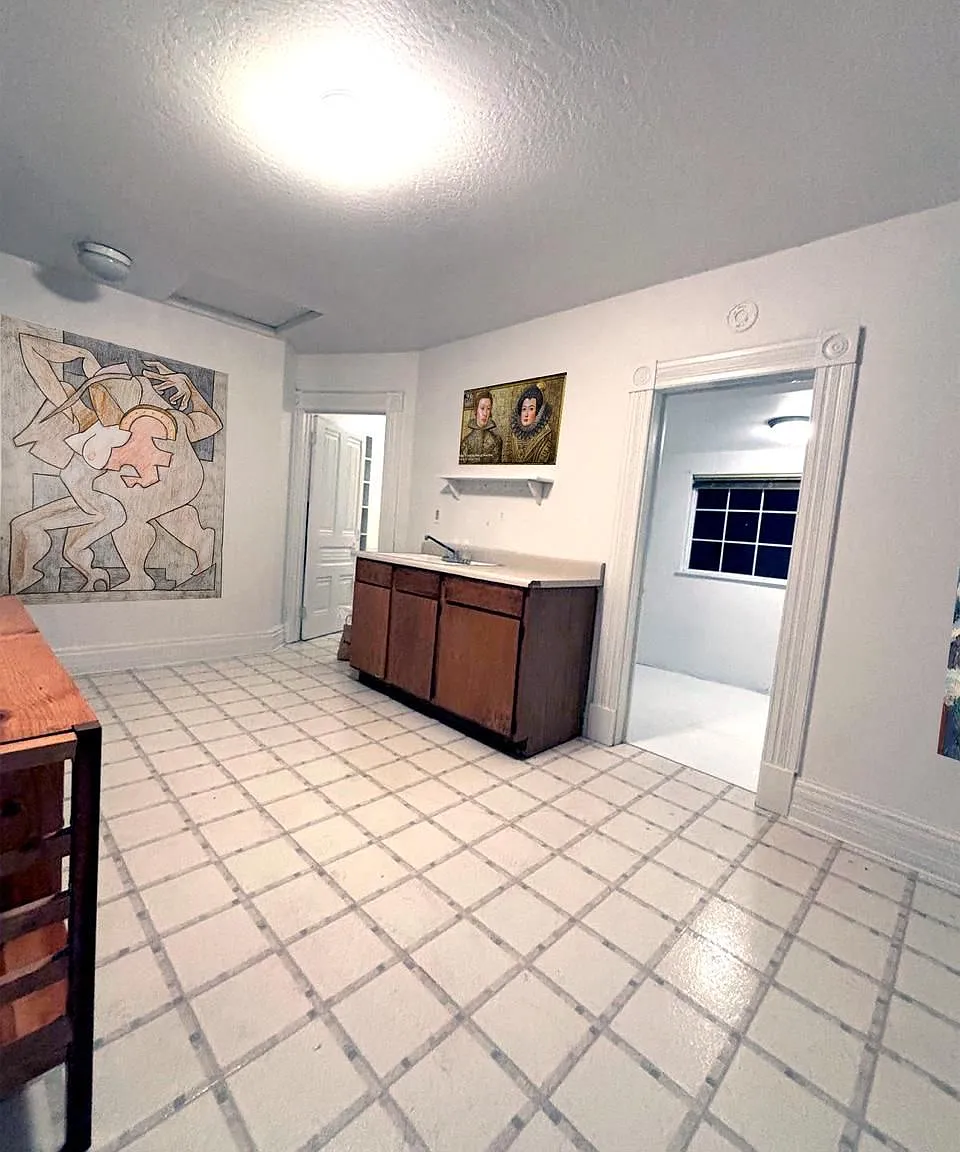 4 bed, 2850 sqft, $3,277 — Photo 2
