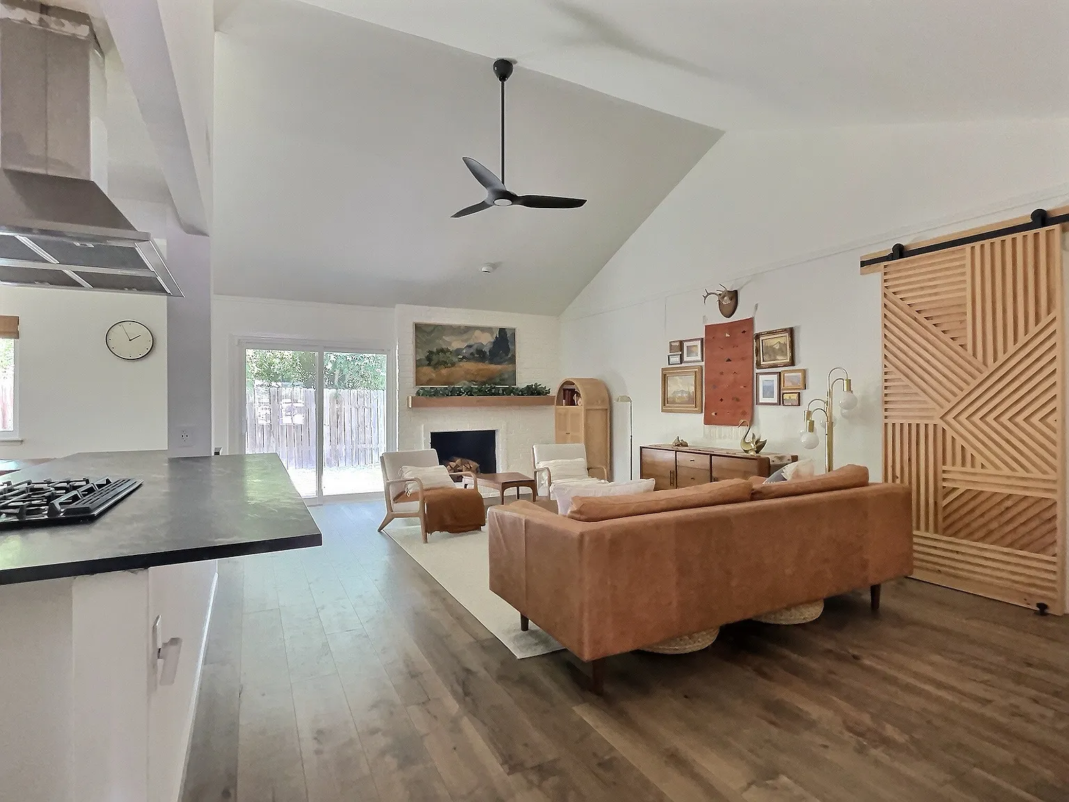 3 bed, 1617 sqft, $2,700 — Photo 2